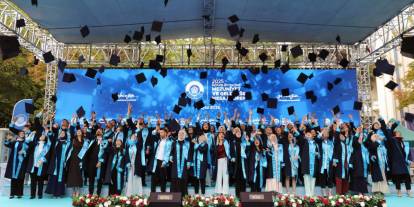 NEÜ’de Bölüm Birincileri Geleceğe Mesaj Verdi