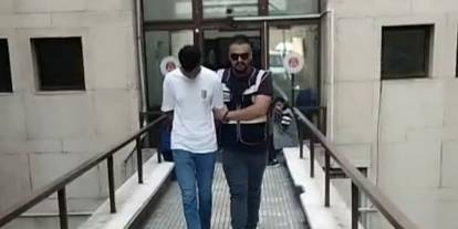 Bu kadarı da pes dedirtti! Polisi görünce çimlere yatıp ölü taklidi yaptı