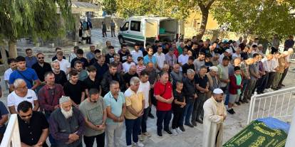 Konya Yolunda Vefat Eden Anneye Veda