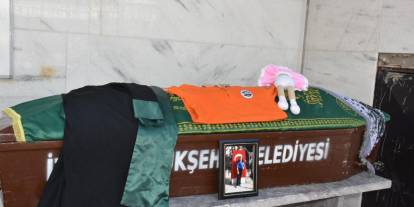Eşya taşıma sırasında düşen koltuğun altında can verdi!