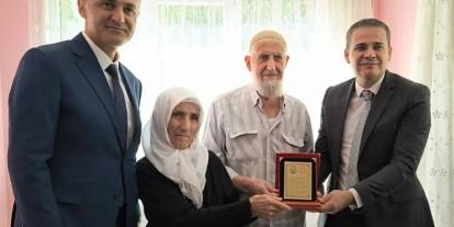Konya'da yarım asırı deviren çiftlere plaket!