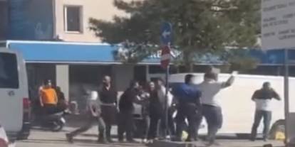 Cadde Ortasında Sopalı-Bıçaklı Kavga!