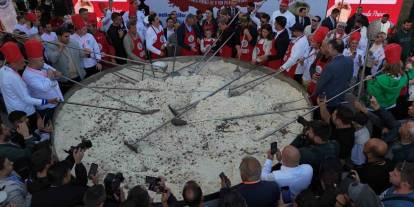 Türkiye’nin en büyük tenceresinde 6 ton pilav pişirildi