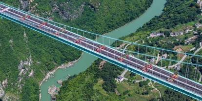Çin dünyanın en büyük köprüsünü hizmete açtı