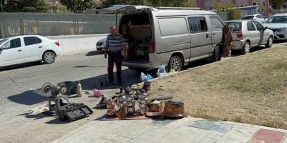 30 yıldır mahalle mahalle dolaşarak kalaycılık yapıyorlar