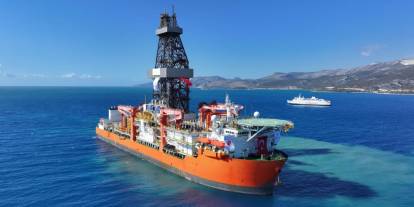 Enerji filosuna katılan yeni sondaj gemisi Mersin açıklarına demirledi