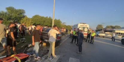 İki otomobil çarpıştı: 6 yaralı