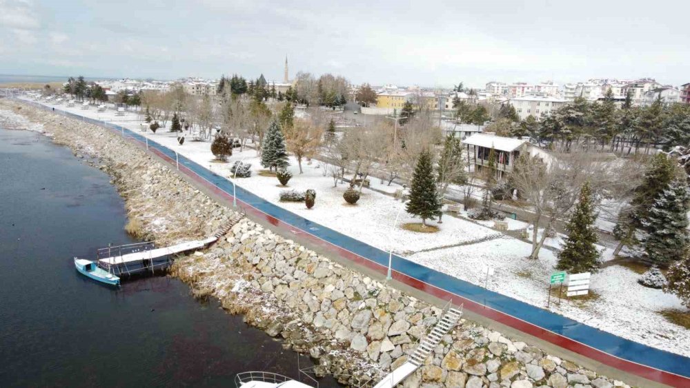 Beyşehir Gölü’ne kar yağışı umut oldu