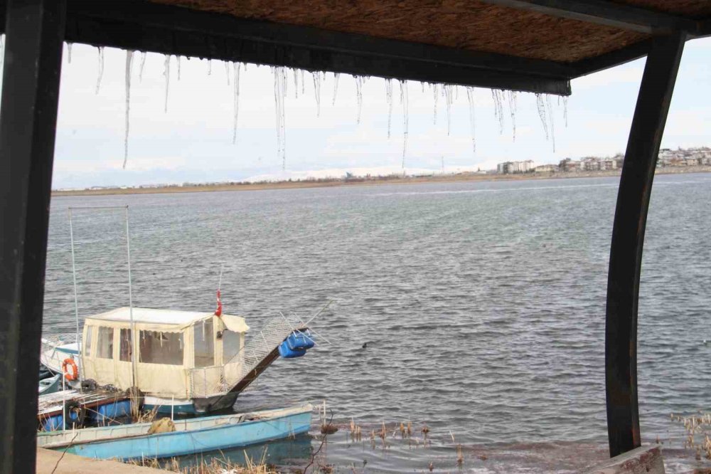 Beyşehir Gölü’ne kar yağışı umut oldu