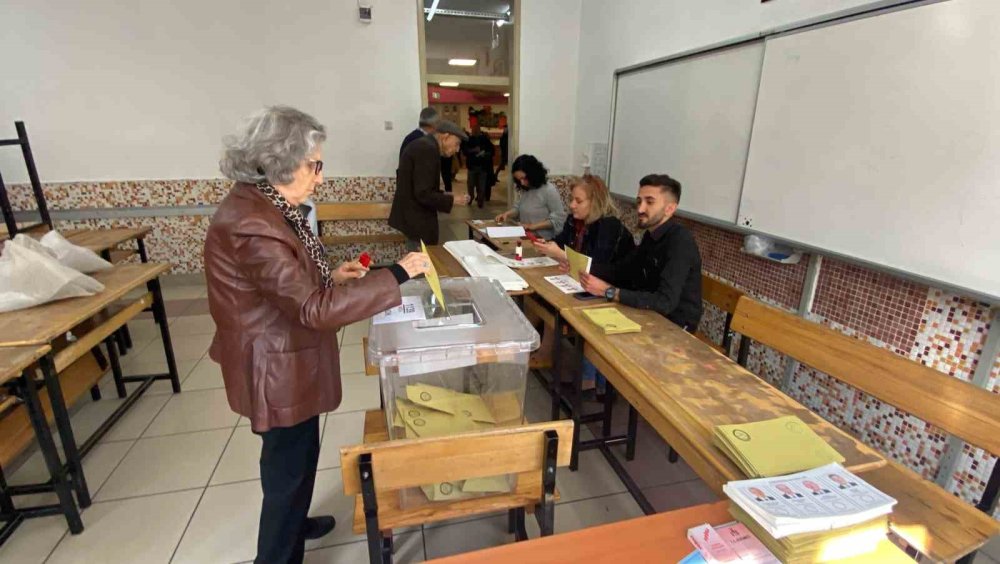 Konya’da oy kullanma işlemi başladı