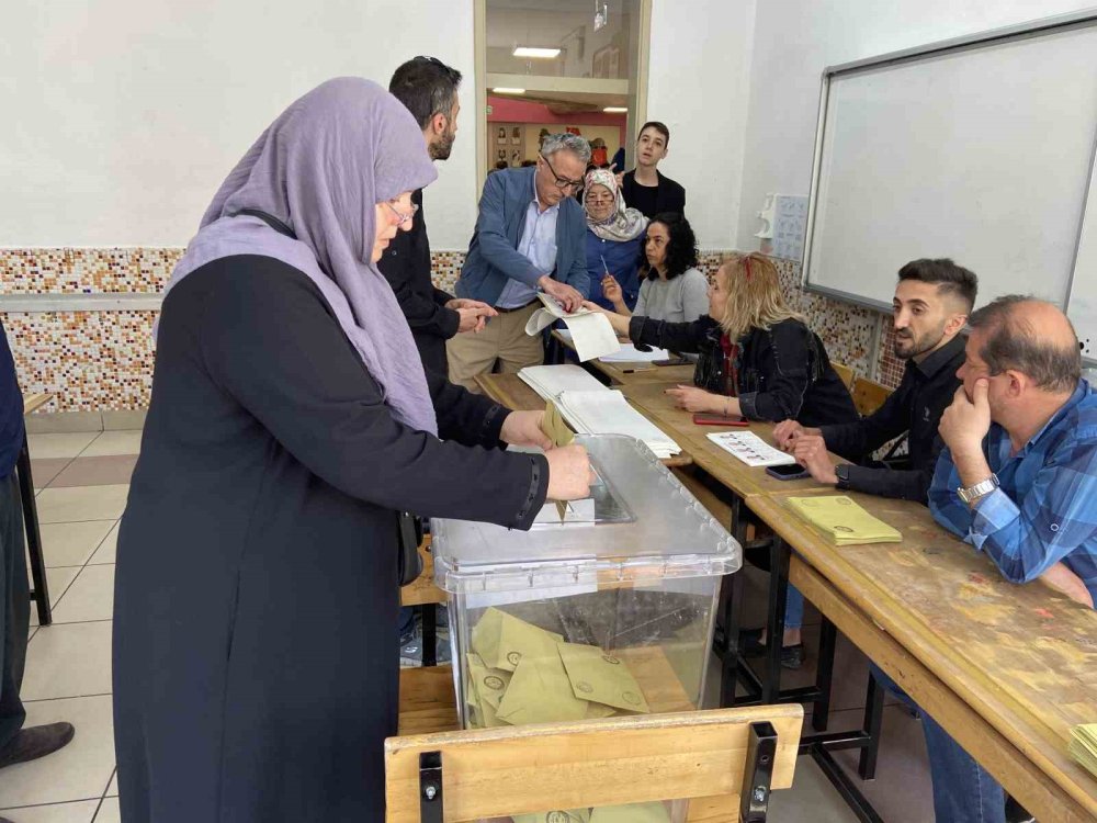 Konya’da oy kullanma işlemi başladı