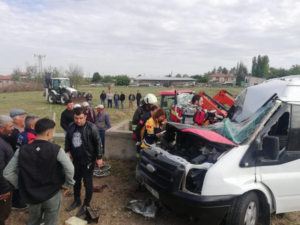 Konya'da Akıl Almaz Kaza : 1 ölü, 8 yaralı