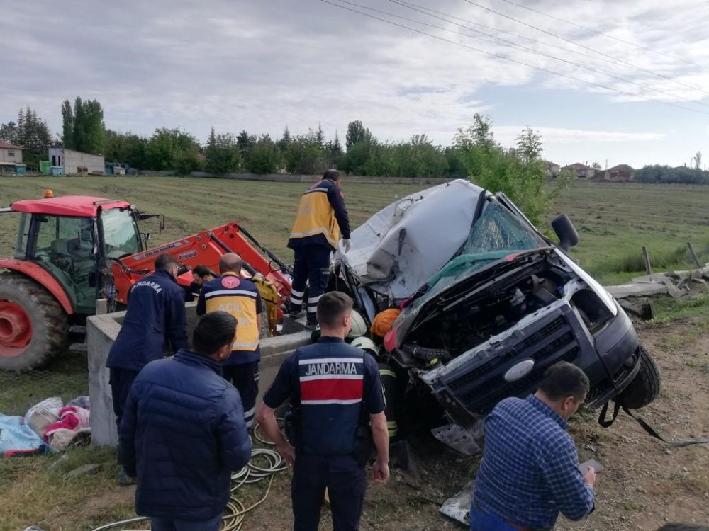 Konya'da Akıl Almaz Kaza : 1 ölü, 8 yaralı