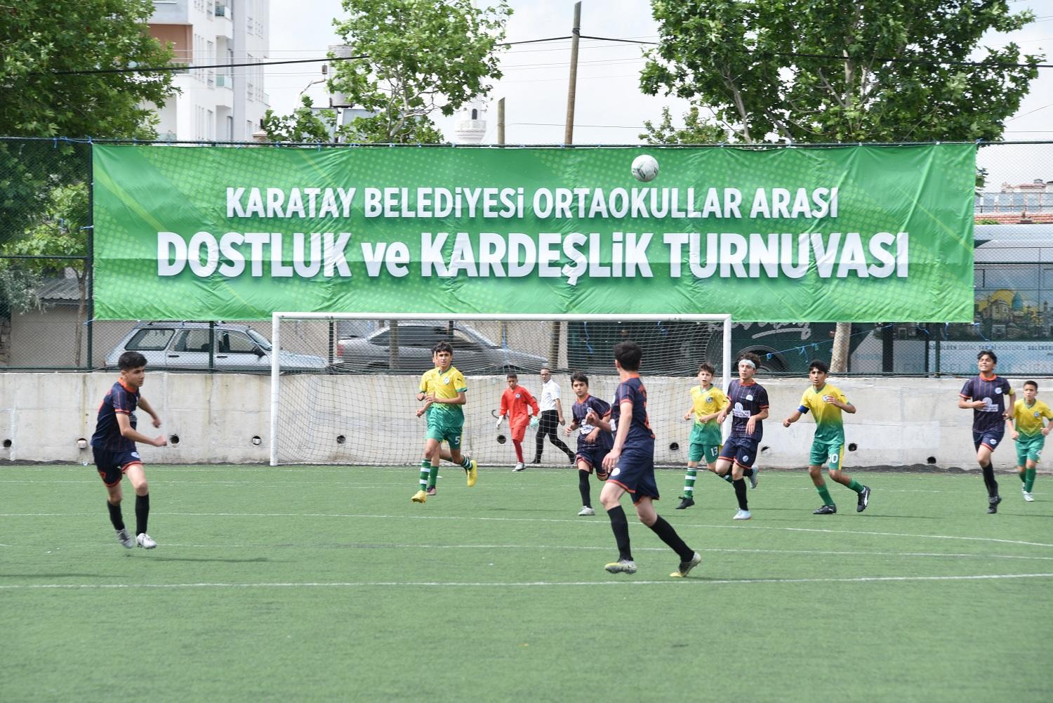 karatayda-ortaokullar-arasi-dostluk-ve-kardeslik-futbol-turnuvasi-tamamlandi-2-jpg-1500.jpg