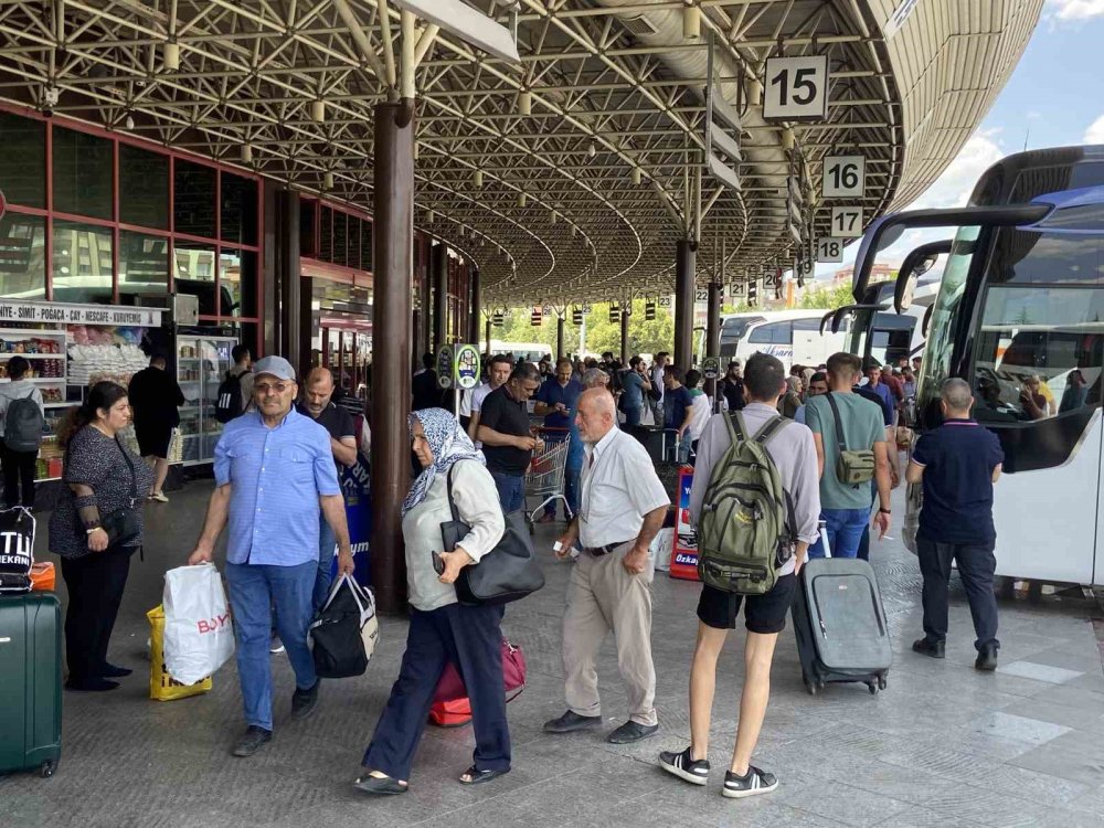 Trafik ekiplerinden yolculara hayat kurtaran uyarı