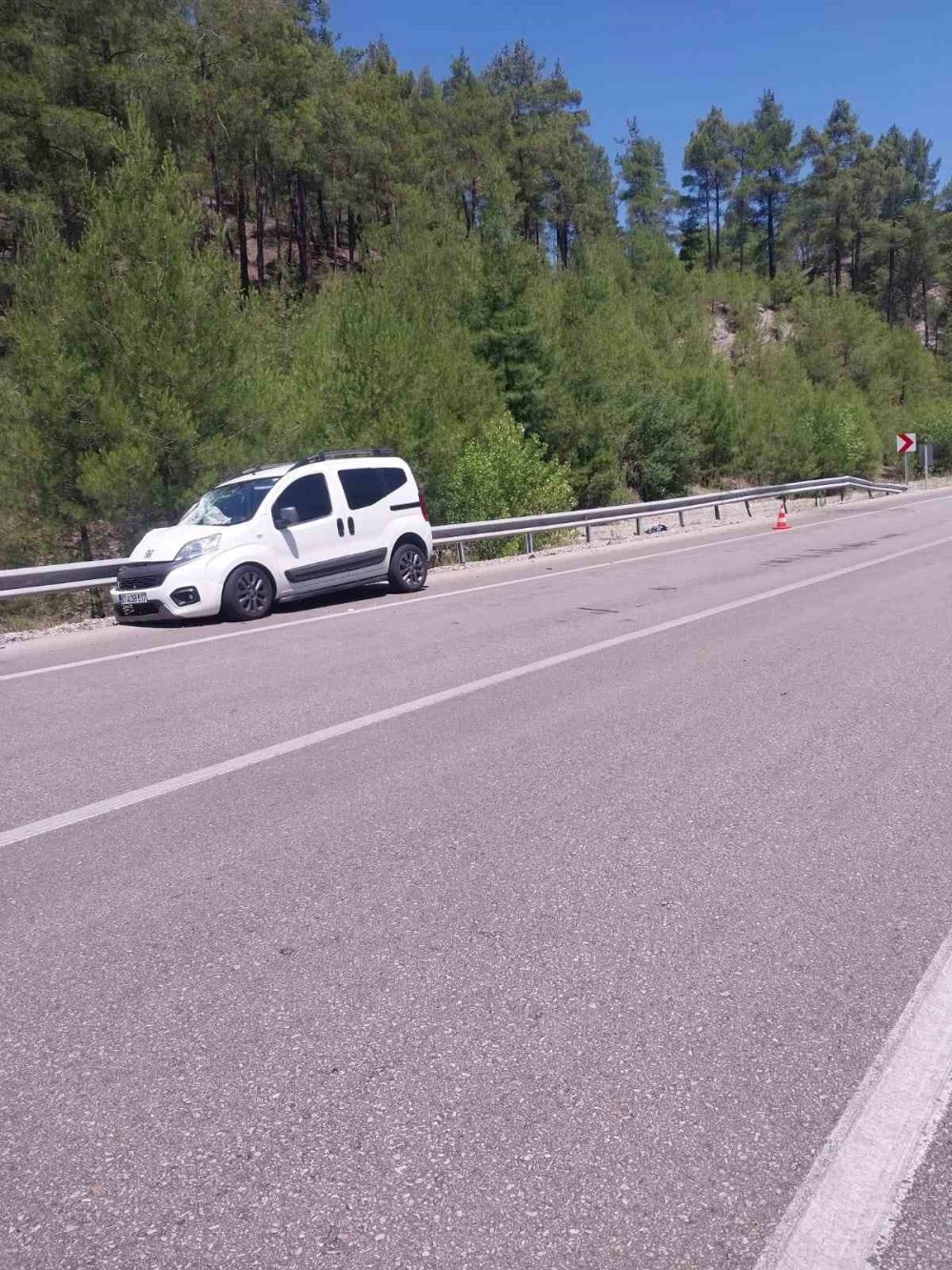 Isparta-Antalya kara yolunda feci kaza: 2 ölü, 2 yaralı