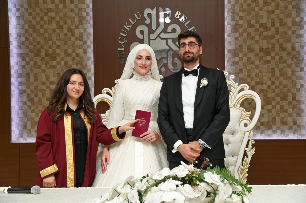 ilk-kadin-nikah-memuru-3.jpg