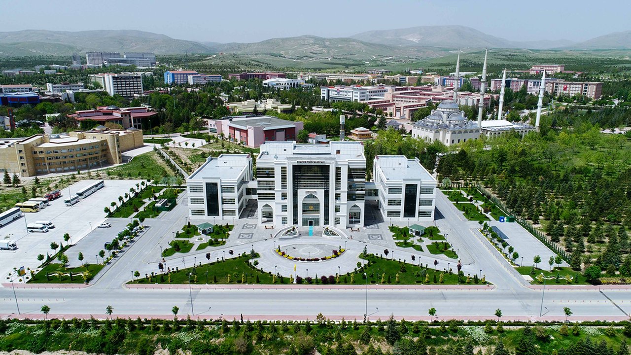 selcuk-universitesi-egitimde-kaliteyi-yokak-akreditasyonuyla-taclandirdi-4.jpg