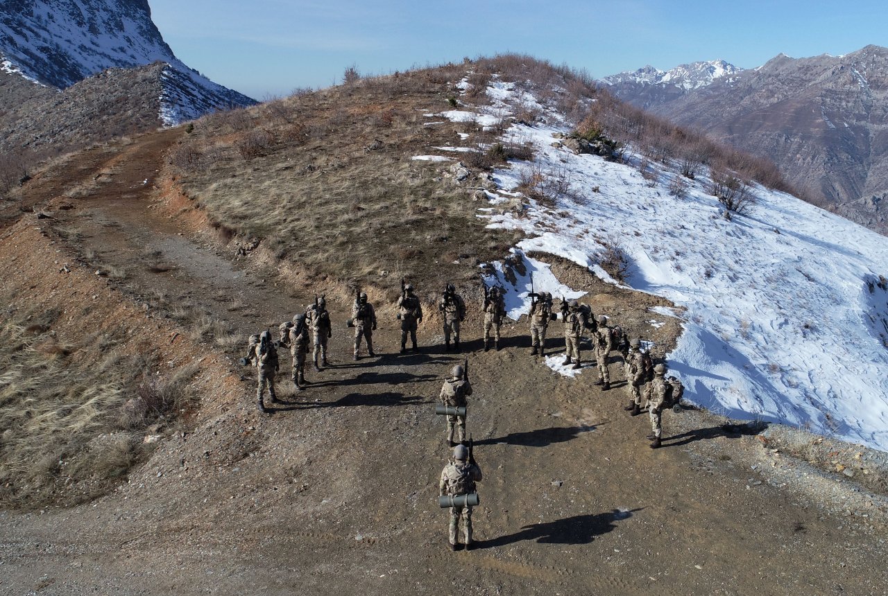 aa-20250303-37223031-37223028-joh-timleri-yuksek-rakimli-daglarda-operasyonlarini-surduruyor.jpg