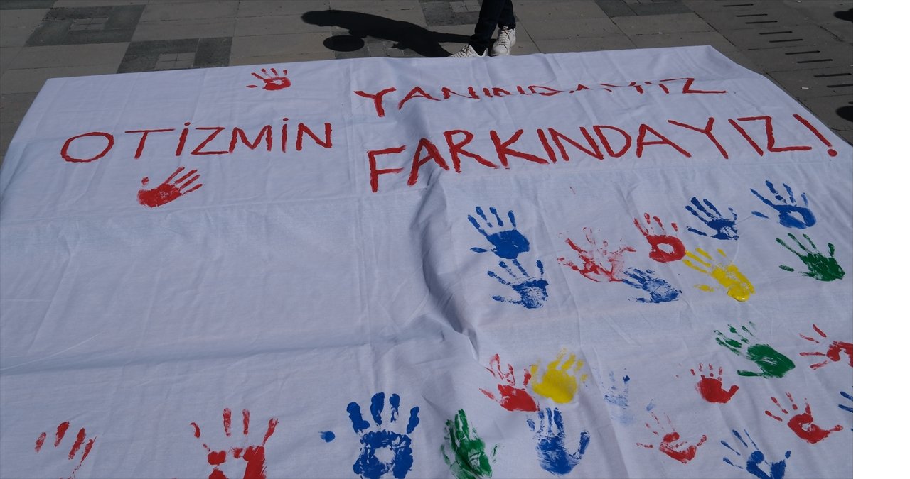 aa-20250417-37659981-37659978-karapinarda-otizm-farkindalik-etkinlikleri-duzenlendi.jpg