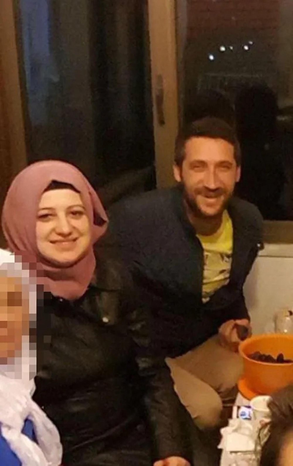 Annesini başına ütüyle vurarak öldüren babasından şikayetçi oldu