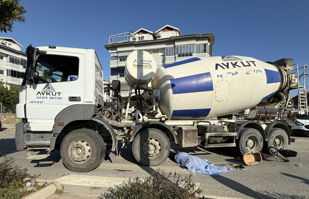 Eşi kazada öldü, şoförün serbest kalmasına tepki gösterdi