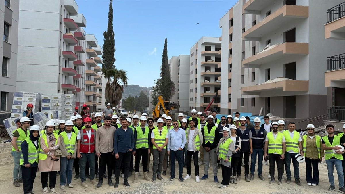 aa-20250513-37934611-37934608-insaat-muhendisligi-ogrencileri-hatay-ve-kahramanmarasta-teknik-geziye-katildi.jpg