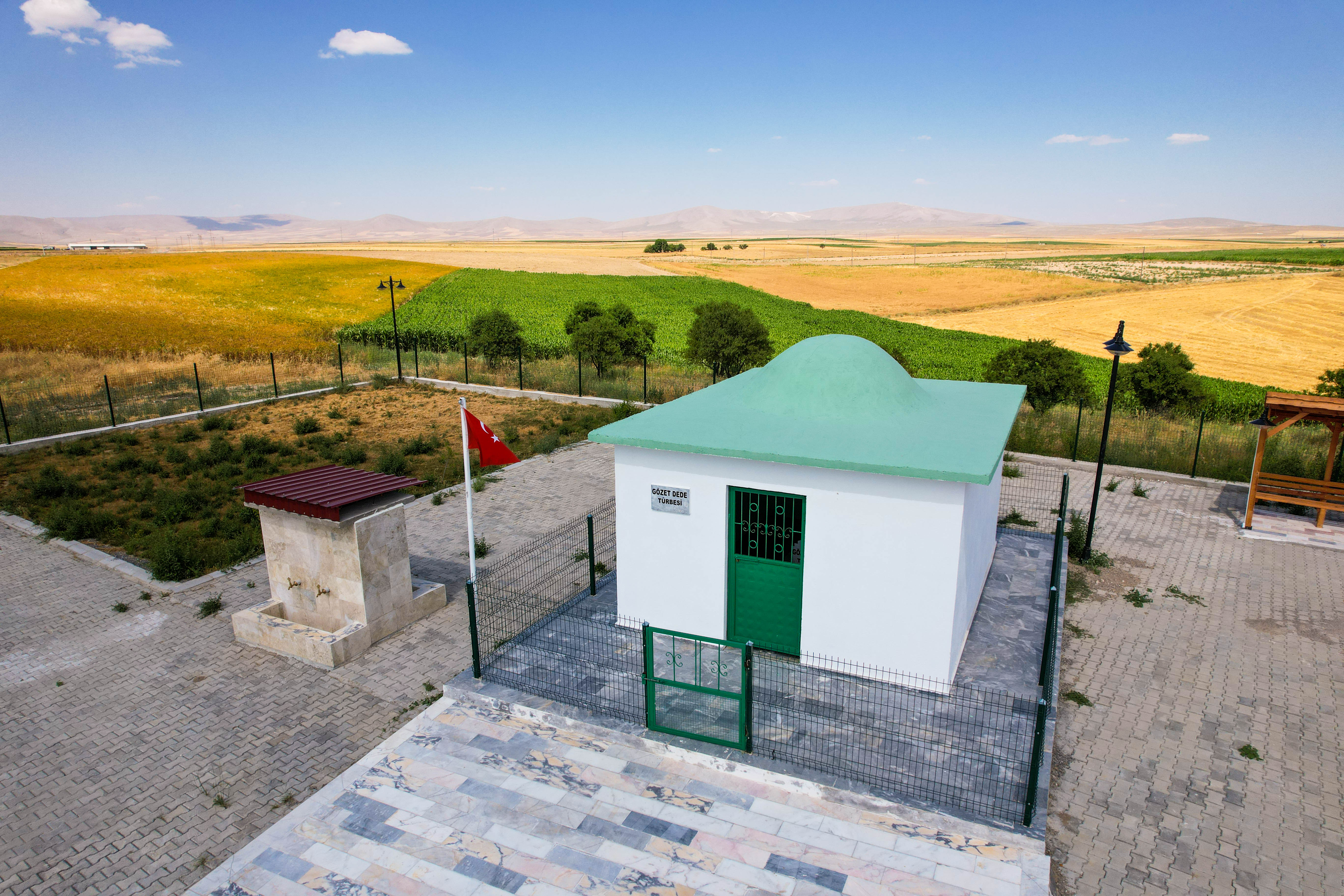 gozet-mennekdede-turbesi-2-1.jpg