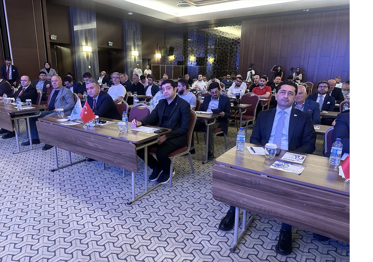 aa-20250522-38040596-38040594-ayakkabi-yan-sanayicileri-konyada-bulustu.jpg