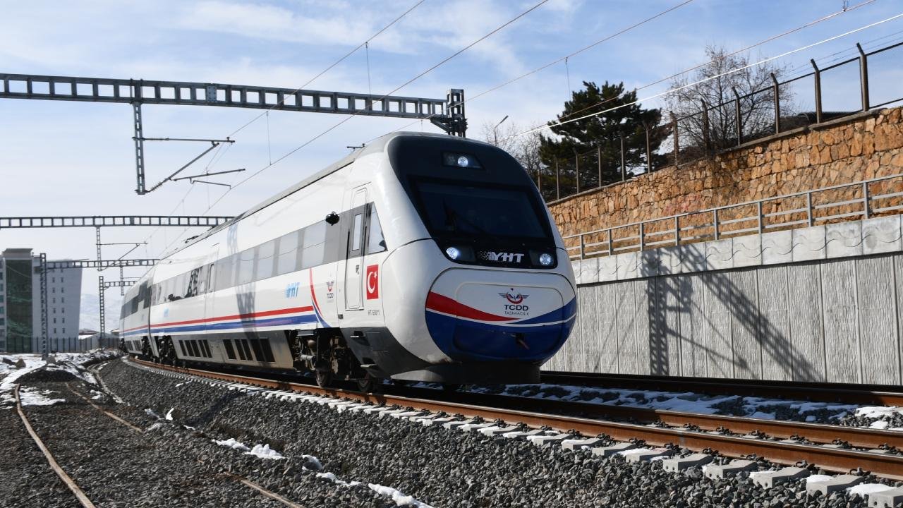 hizli-tren-aa-1610754.jpg
