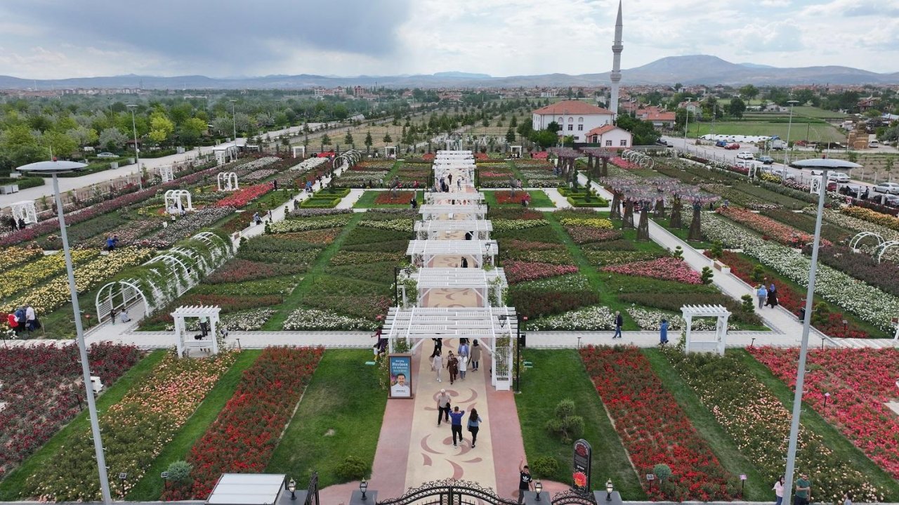 mevlana-gul-parki-yeni-sezon-icin-kapilarini-acti-6-jpg-1500.jpg