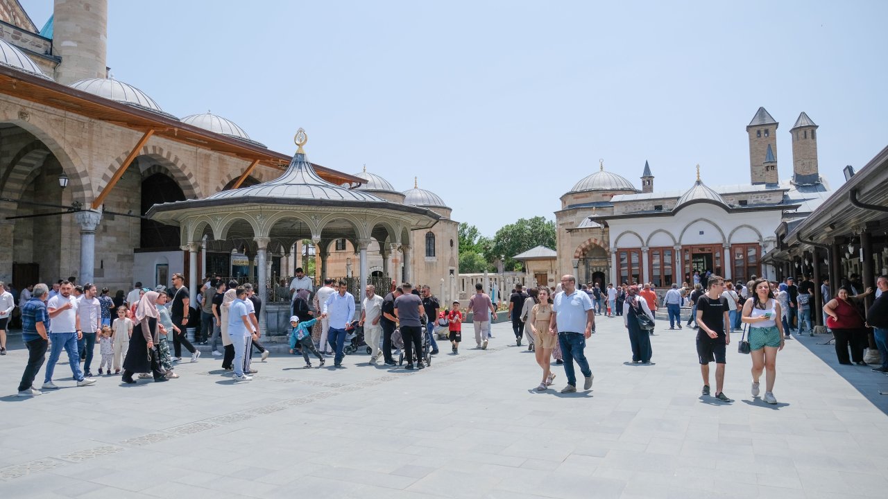mevlana-muzesinde-bayramda-ziyaretci-yo-756792-223223.jpg