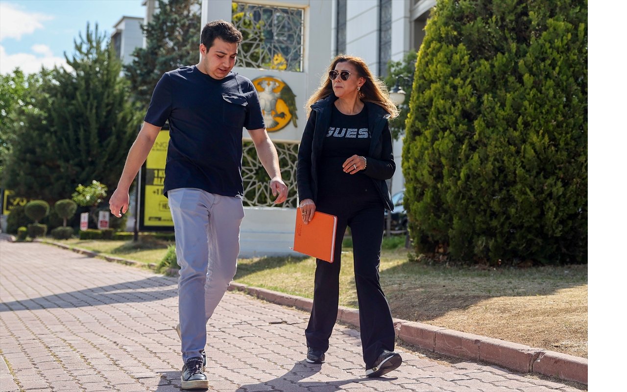 aa-20250611-38247479-38247473-anne-ogul-ayni-universitede-egitim-goruyor.jpg