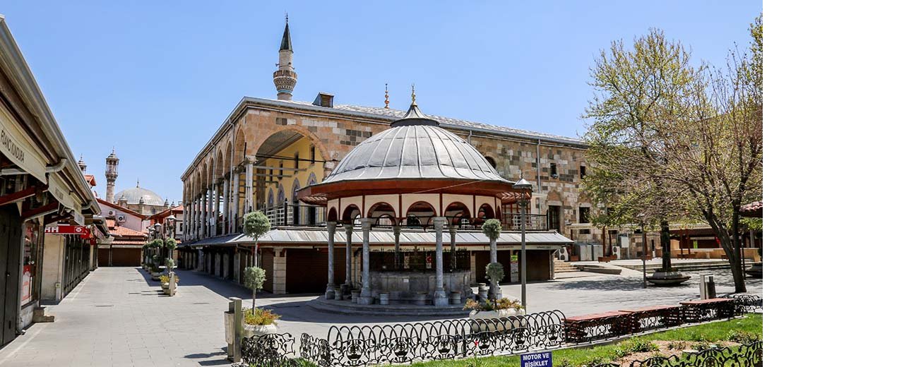 kapu-camii-secilen-2-001.jpg