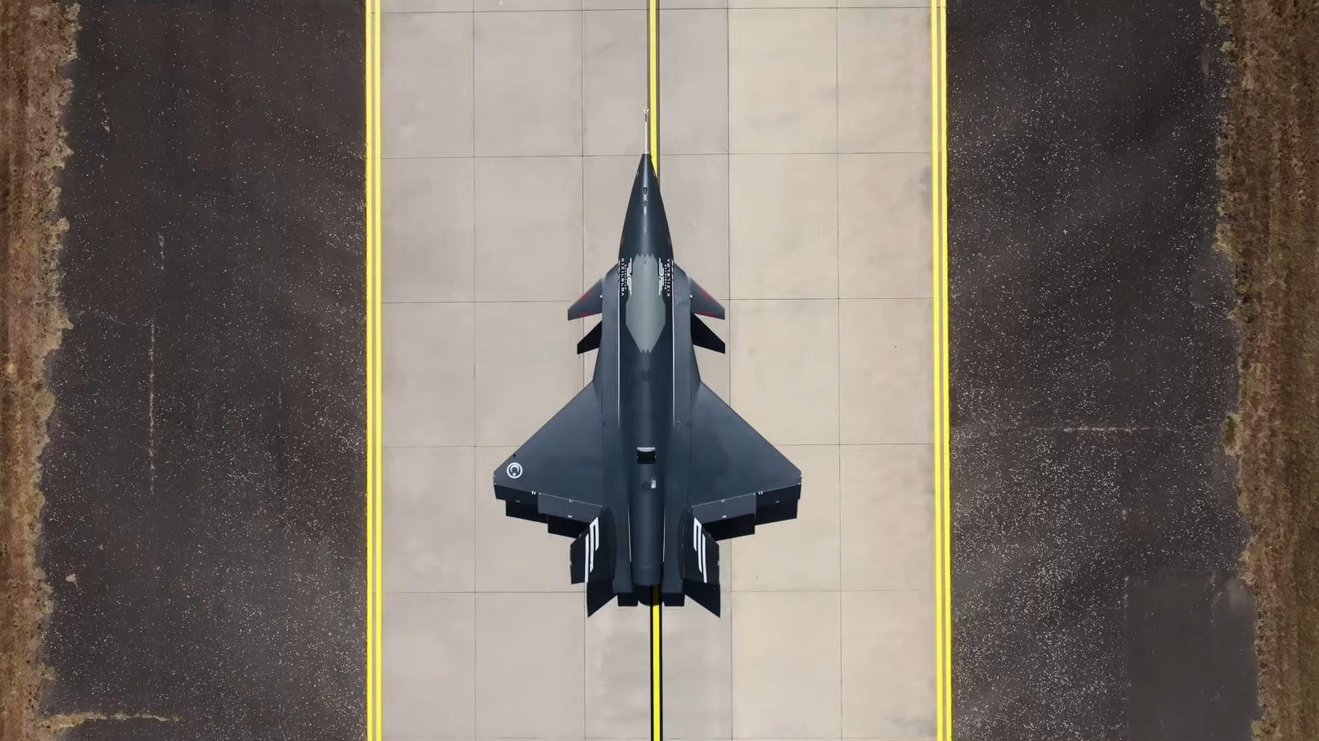 src-340x1912xbayraktar-kizilelma-nin-yeni-prototipi-taksi-testi-gerceklestirdi.jpg