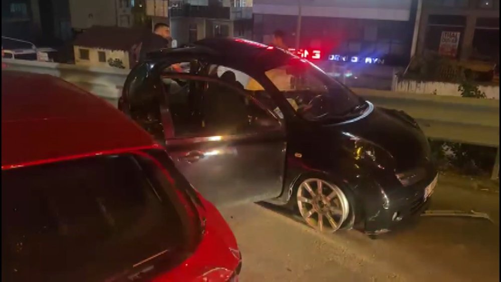 İstanbul - Pendik’te 6 aracın karıştığı zincirleme trafik kazasında 1'i çocuk 5 kişi yaralandı