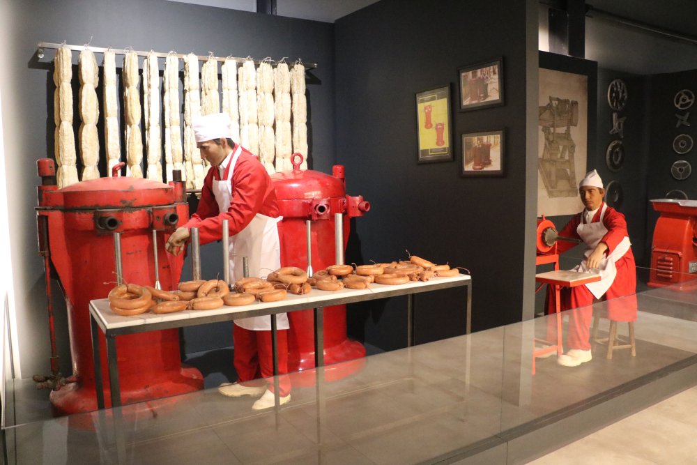 Türkiye'nin tek 'Sucuk Müzesi' 1920'ye götürüyor!