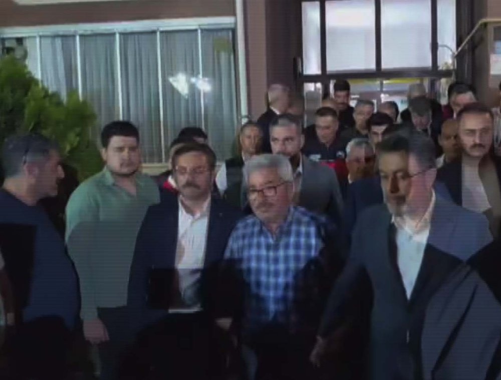 Bakan Yumaklı, şehit dozer operatörünün ailesini ziyaret etti