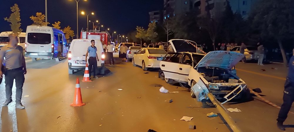 Zincirleme kaza sonrası kavga: 6 yaralı, 12 gözaltı