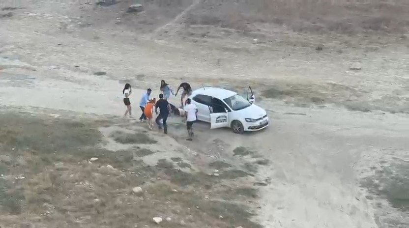Silahlı saldırıda vurulmuş kurgusuyla yapılan evlilik teklifi, polis merkezinde sona erdi