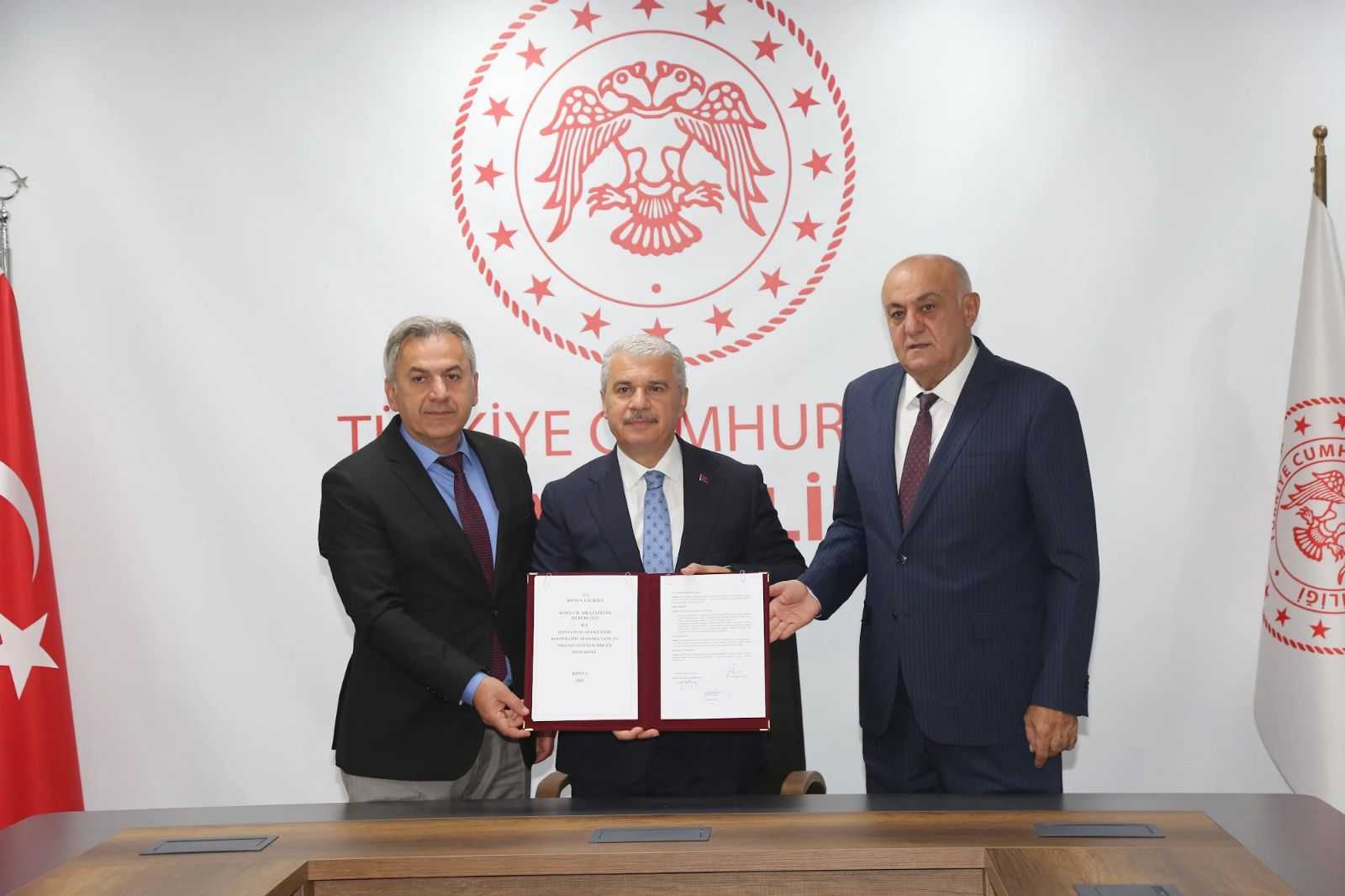 aa-20250722-38628849-38628848-konya-pancar-ekicileri-kooperatifi-valilik-ve-milli-egitimden-tarimda-is-birligi-001.jpg