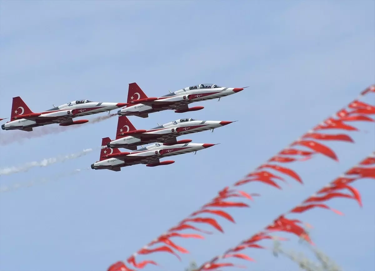 turk-yildizlari-samsun-da-gosteri-ucusu-gerce-17338659-amp-001.webp
