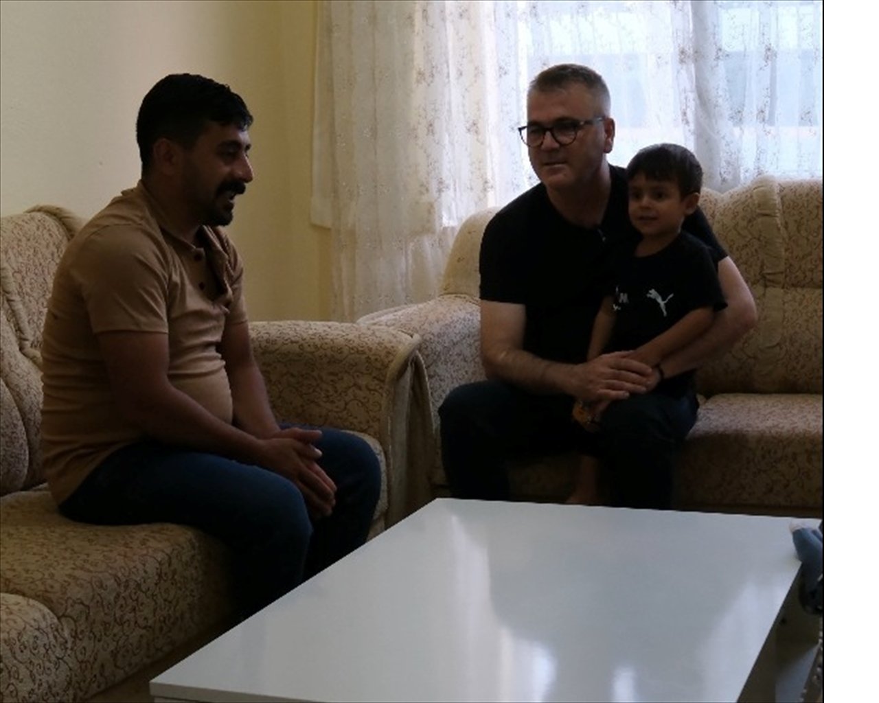 aa-20250818-38858054-38858051-seydisehir-belediyesinden-yanginda-evleri-zarar-goren-aileye-destek.jpg