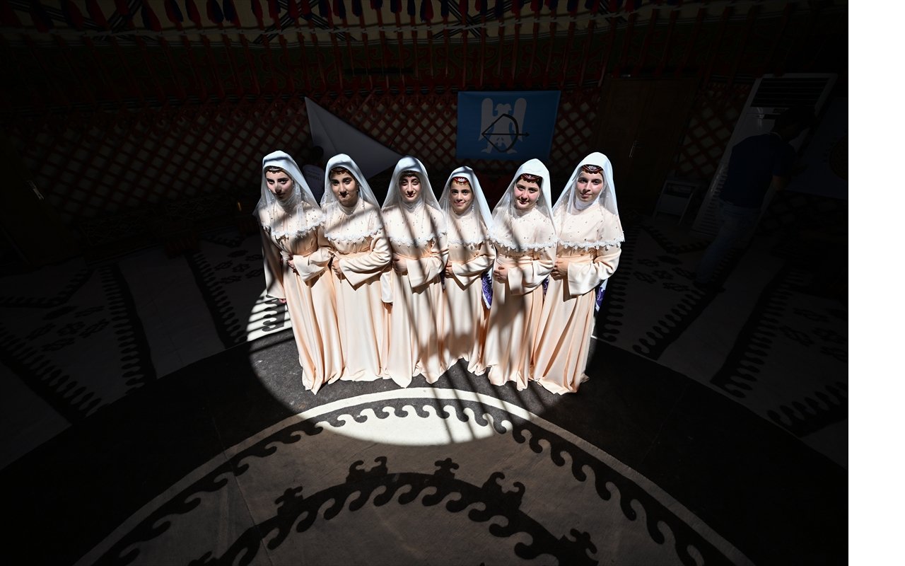aa-20250824-38908304-38908300-anadolu-kadinlari-yoresel-kiyafetleriyle-malazgirt-zaferi-kutlamalarini-renklendirdi.jpg