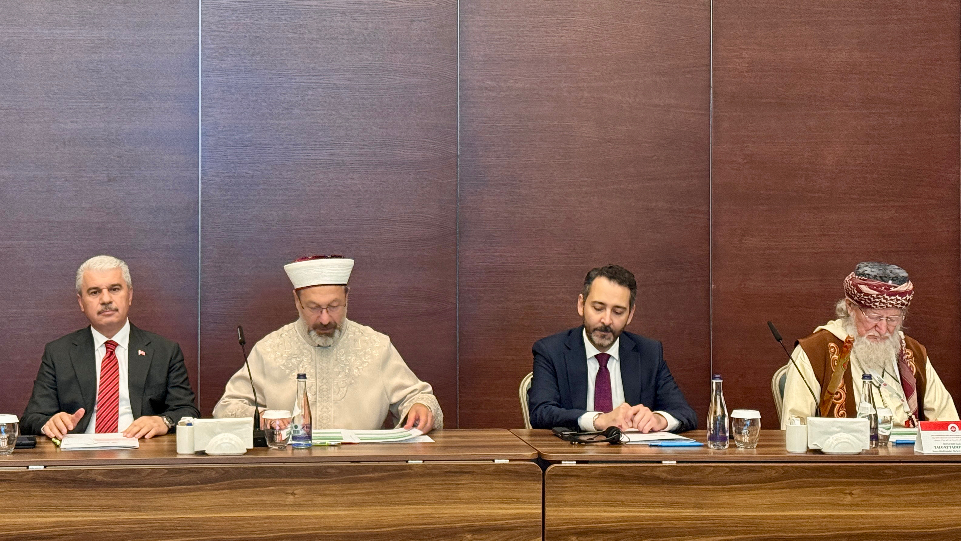 aa-20250904-39020965-39020963-diyanet-isleri-baskani-erbas-uluslararasi-aile-calistayinda-konustu.jpg