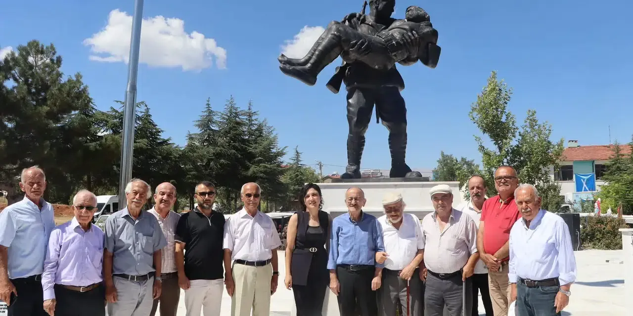 7298-konyada-sehit-baba-ve-ogul-icin-anlamli-toren.webp