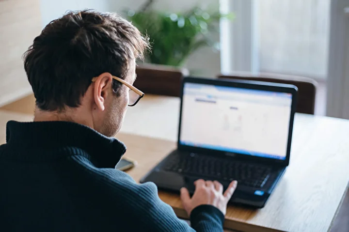 12452e0c-working-remotely.webp