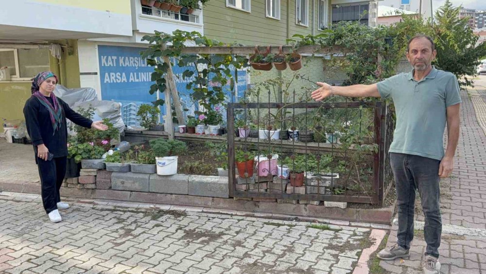 Çiçeklere çamaşır suyu dökme kavgası kameralara yansıdı