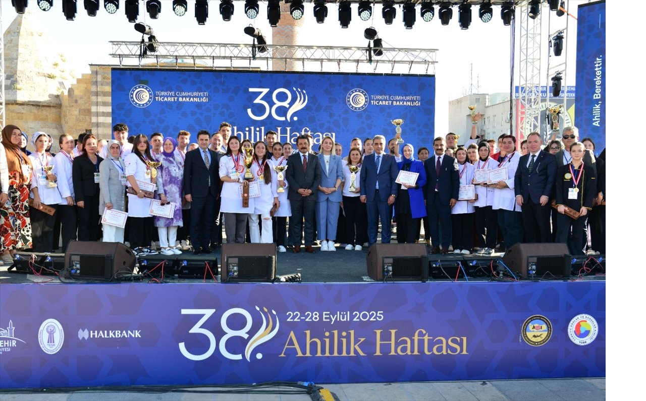 aa-20250925-39221736-39221732-ahilik-haftasinda-kirsehirde-liseler-arasi-ascilik-yarismasi-duzenlendi.jpg
