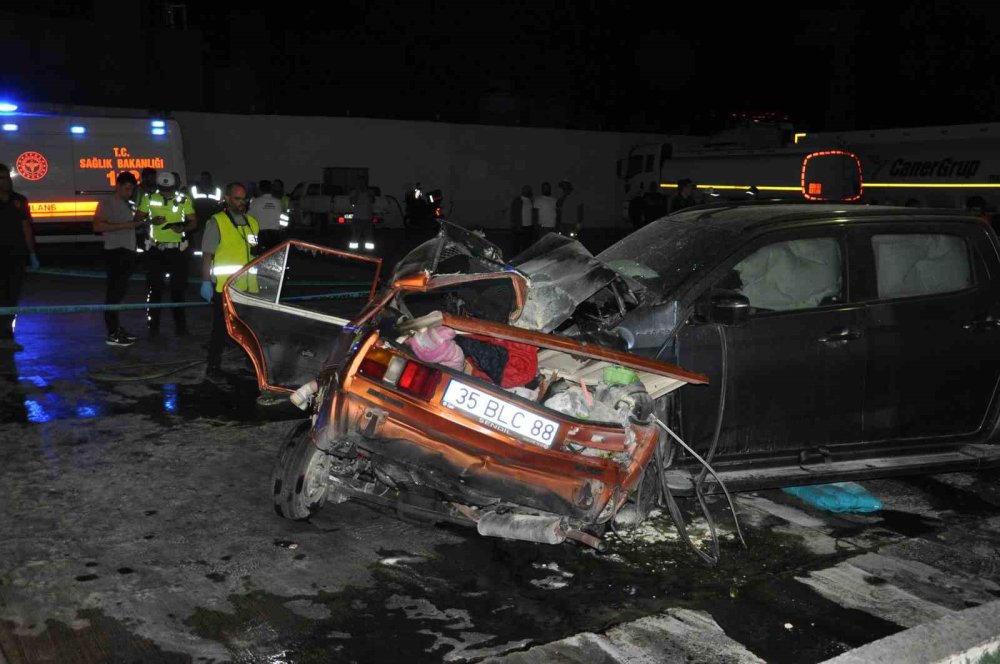 Otomobil ikiye bölündü! 5 ölü, 6 yaralı